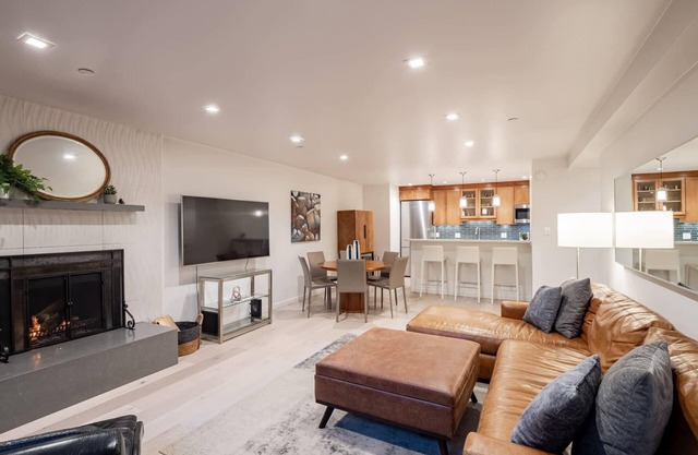 Cooper's Corner by Rove 2BR with Sauna, Hot Tub