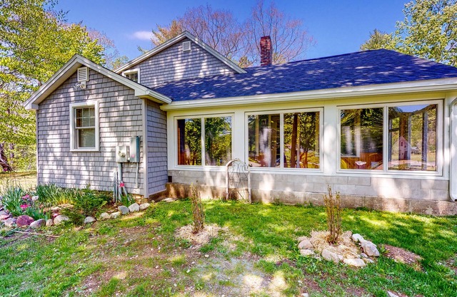 Coos Canyon- Firepit, Swimming Hole & Dog-Friendly