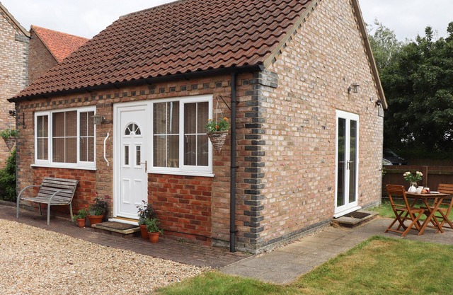 COPSE VIEW, romantic, with a garden in Reepham, Lincolnshire