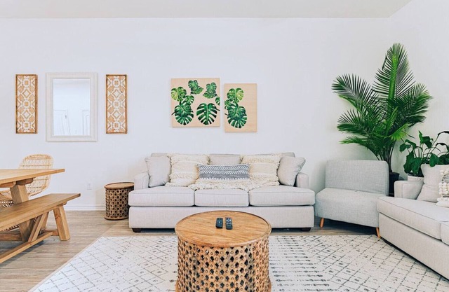 Corpus · Walk to Whitecap Beach - Heated Pool, AC, Parking