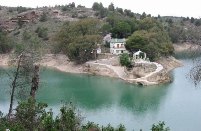 CORTIJO QUINTILLO overlooking the GUADALHORCE RIVER
