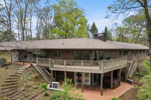 Cosby Mountain Lodge