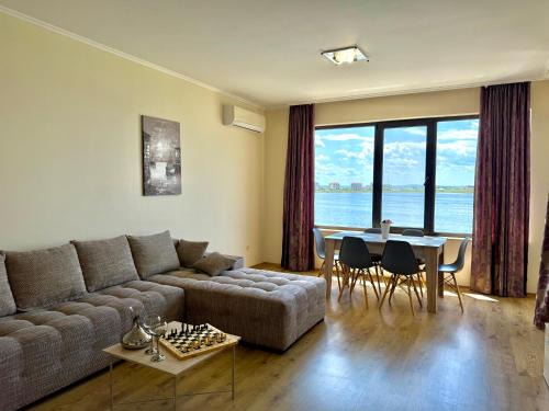 Cosher Gardenia Palace Apt 6