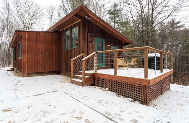 Cosmo Cabin: Your Cozy Escape