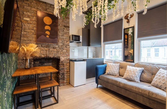 Cosy 1 Bed Duplex - Close to Metro - NW2