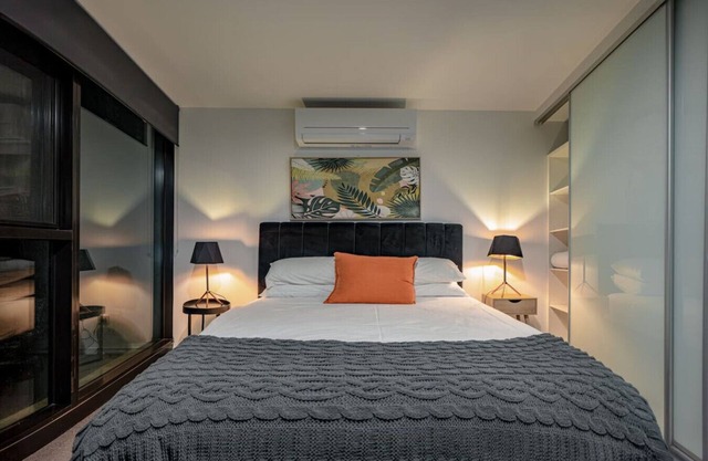 Cosy 2BR in Reid w/t free wifi/parking