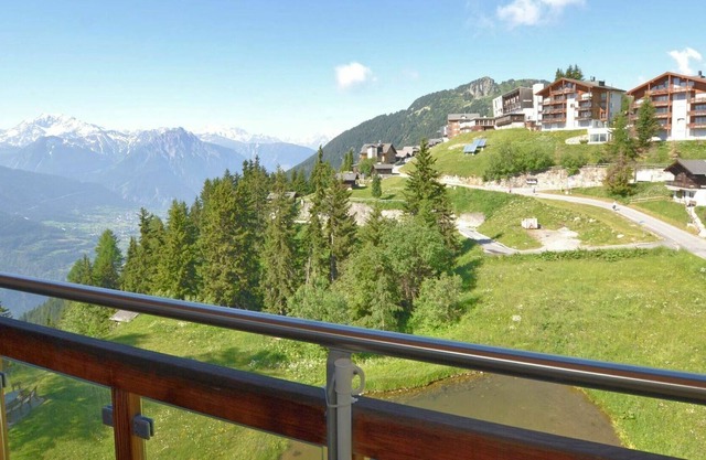 Cosy apartment for 10 guests with internet, TV and balcony
