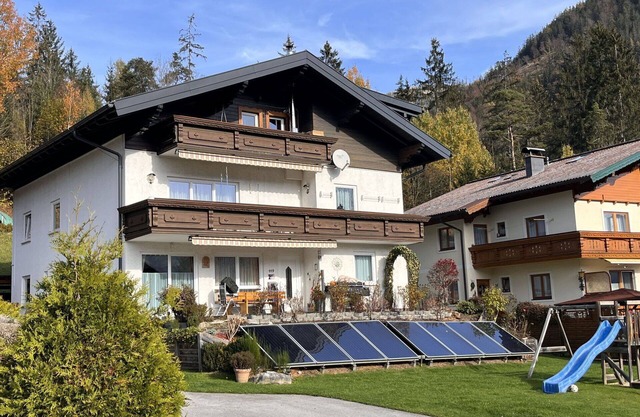 Cosy apartment for 10 guests with WIFI, TV, patio and pets allowed