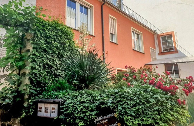 Cosy apartment for 2 guests with WIFI, TV, balcony and parking