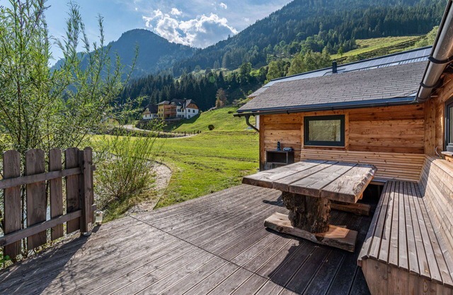 Cosy apartment for 4 guests with WIFI, hot tub, TV and patio