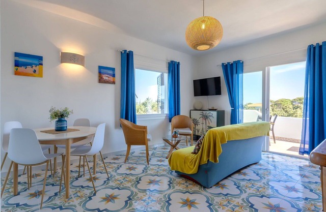 Cosy apartment for 5 guests with A/C, TV, patio and parking
