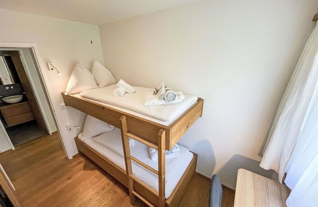 Cosy apartment for 6 people with WIFI, pool, TV, balcony and panoramic view