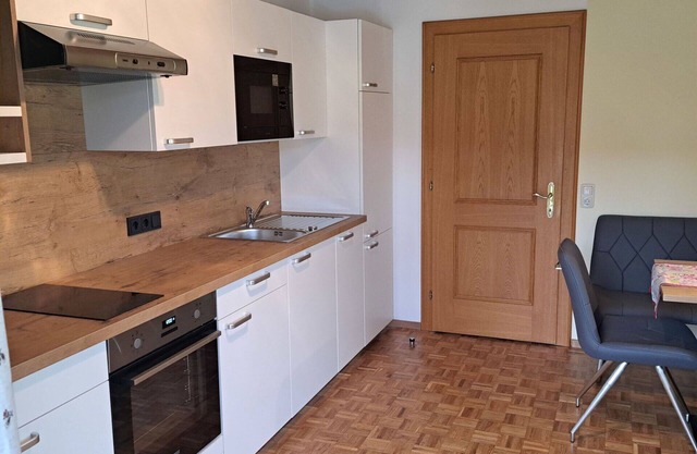 Cosy apartment in villa for 4 guests with WIFI, TV and balcony