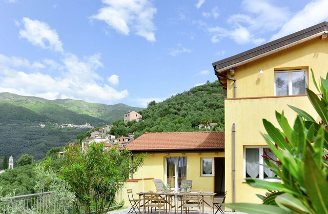 Cosy apartment for 24 guests with private pool, TV, patio, pets allowed and panoramic view
