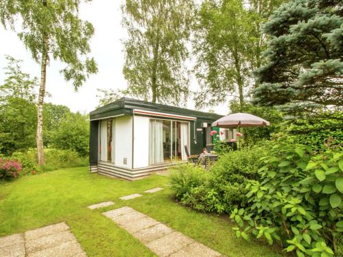 Cosy chalet with gas fireplace in Twente