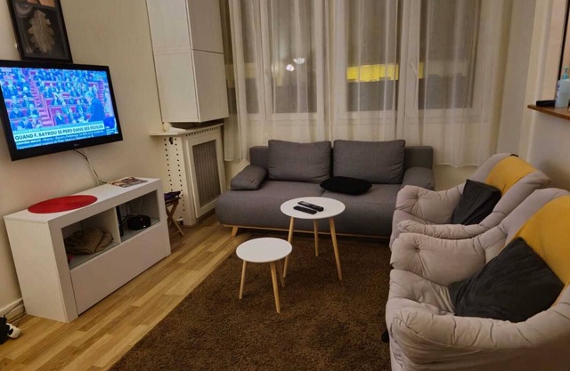 Cosy cocoon at the gateway to Paris, close to the metro and all amenities