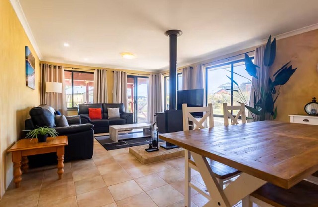 Cosy cottage Honeyeater, Rural retreat close to Beautiful Beaches