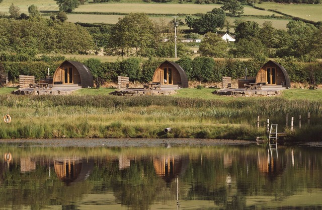Cosy En-suite Glamping Cabin with Hot Tub