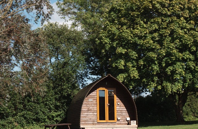 Cosy En-suite Wigwam Glamping Pod