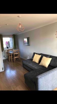 Cosy Home with Free Parking Near Edinburgh St Andrews M90 & Amazon