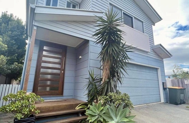 Cosy quiet space in Nudgee beach. nnClose to Brisbane Airport.