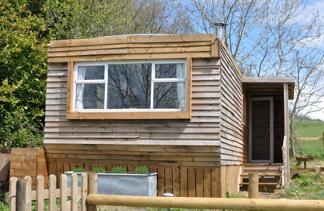 Cosy Rural Lodge at Goldhill Glamping - Sleeps 4