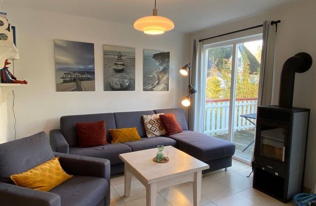 Cosy semi-detached house with sauna, Jacuzzi, fireplace, near the beach