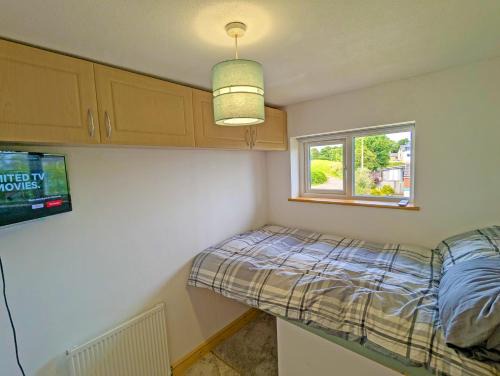 Cosy Single Room l Smart TV l 5 Minute Walk from Train Station