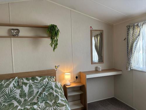 Cosy static caravan in rye!