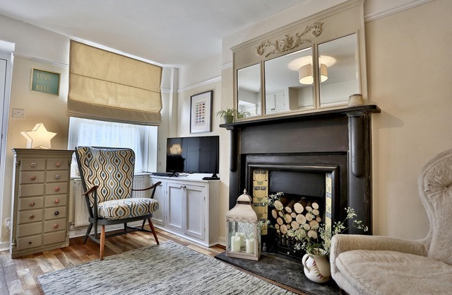 Cosy Welsh Cottage - 1 min walk from town centre