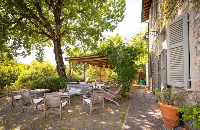 Cottage 'Casale Per 14 Persone' with Shared Pool, Wi-Fi and Air Conditioning