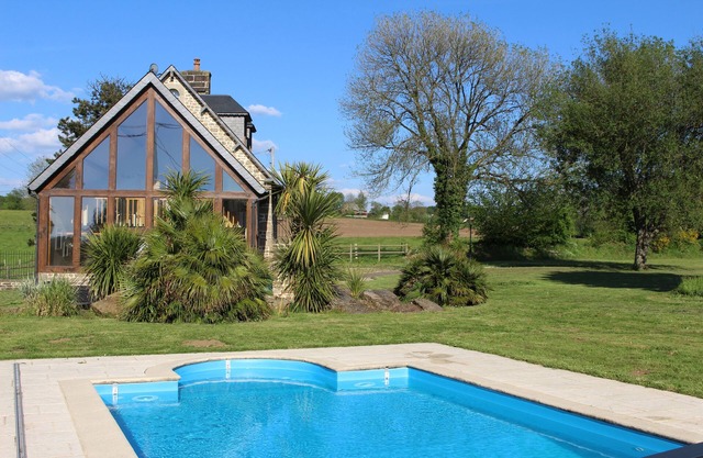 Cottage 'La Bergerie' in the Norman bocage (swimming pool and tennis court)
