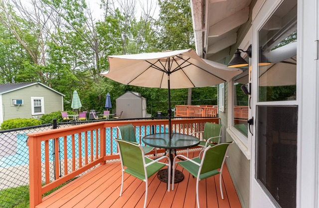 Cottage 11 Summary: T