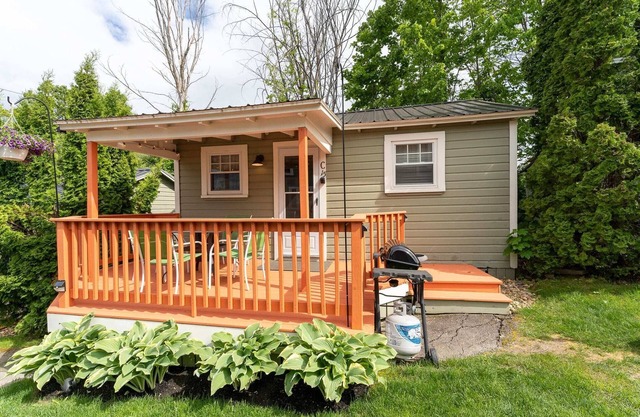 Cottage 15 Summary: A