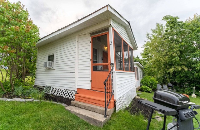 Cottage 2 Summary: Th