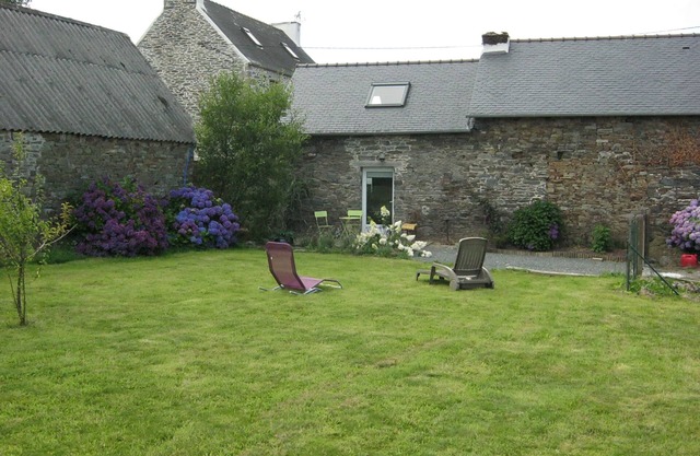 cottage at the foot of the mountains of arrée, 10 minutes of Morlaix Bay