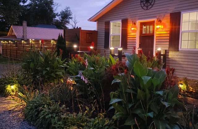 Cottage @ Buckeye Lake w/Huge Private Fenced Yard