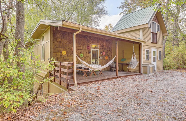 Cottage By the Pond: Serene Northeast Ohio Retreat