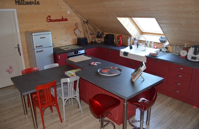 Cottage detached house quiet campaign + terrace, private parking.