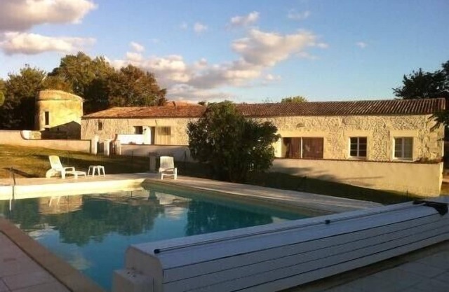 Cottage with pool in Charente Maritime 15 minutes from the beaches