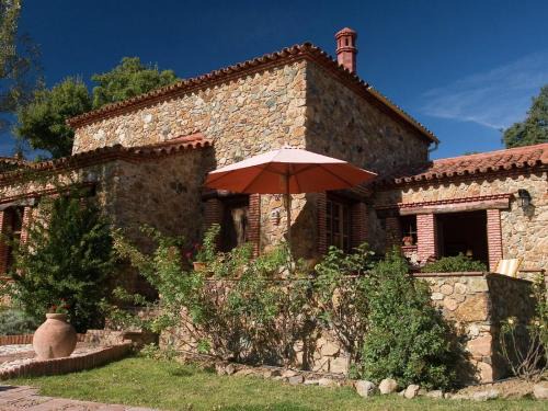 Cottage in Alájar with Stunning Valley Views