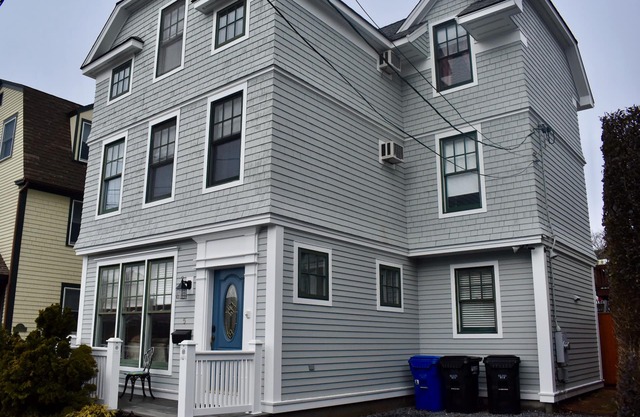 Cottage in Heart of Downtown Newport