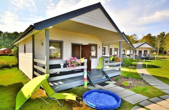 Cottage in Jarosławiec near Heated Pool