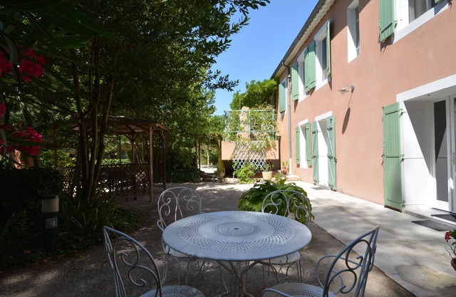 Cottage La Portail 5 people Ile de la Barthelasse in Avignon