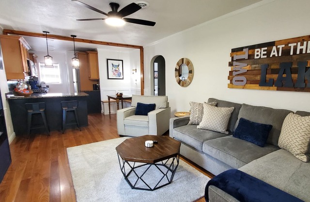 Cottage near Pine Lake- Golf Course & Beach Access are just a quick walk away!