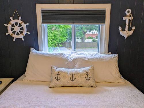 Cottage Near Presque Isle & Lake Erie Boat Parking