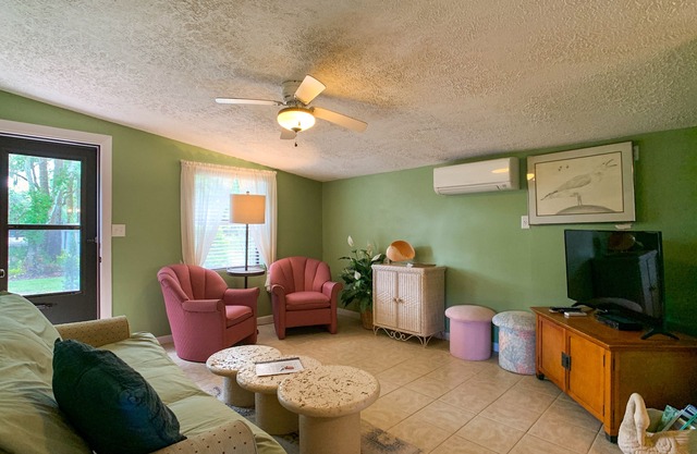 Cottage On Quiet Horse Farm In Country Setting