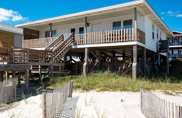 Cottage on the beach, pet friendly!