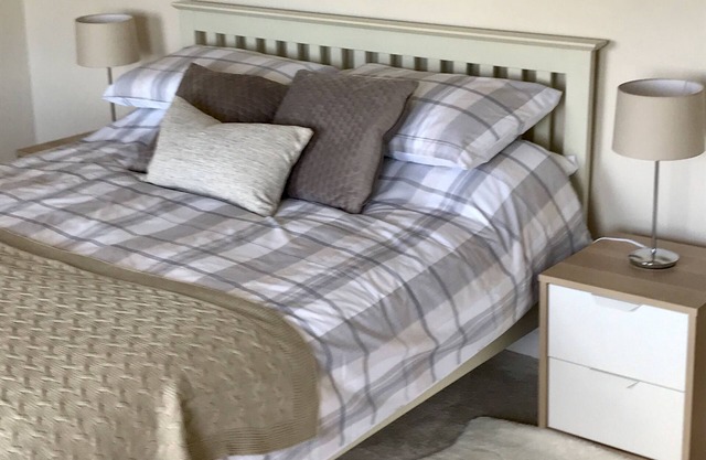 Cottage-Private Bathroom-Countryside view