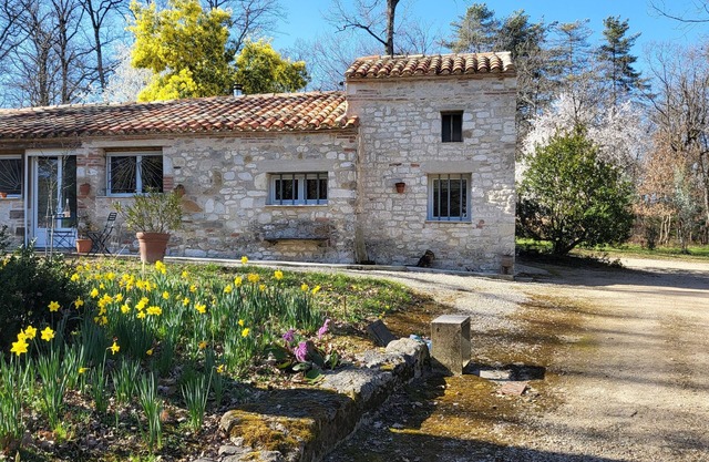 Cottage rental Gaillac countryside
